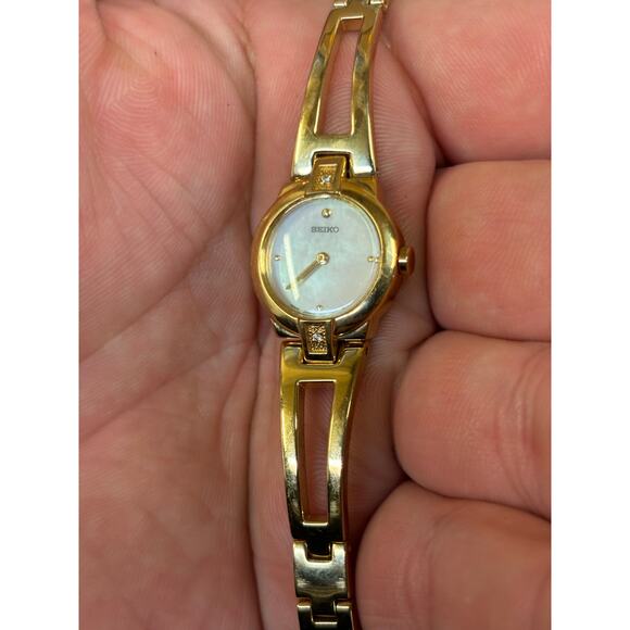 Seiko 1N00-0GN0 Mother Of Perl Dial Gold Tone Women’s Watch! New Battery!